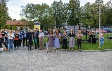 2025-09-12- Otwarcie instalacji malarsko-świetlnej "Słońce" autorstwa Krzysztofa Grzybacza w Teatrze Lalek "Rabcio" 35