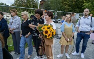 2025-09-12- Otwarcie instalacji malarsko-świetlnej "Słońce" autorstwa Krzysztofa Grzybacza w Teatrze Lalek "Rabcio" 37