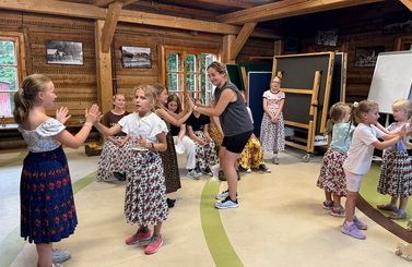2025-08-27 - Projekt edukacyjno-kulturowy "Skok przez patyki, śmiech przez pokolenia"