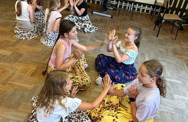 2025-08-27 - Projekt edukacyjno-kulturowy "Skok przez patyki, śmiech przez pokolenia"