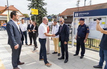 2025-08-29- Pociągi wracają do Rabki-Zdroju! Briefing prasowy na stacji kolejowej w Rabce-Zdroju