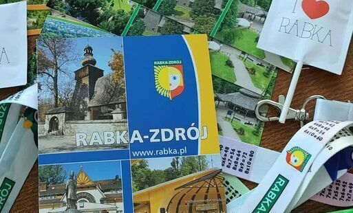 Zdjęcie do Pozdrowienia z Rabki-Zdroju &ndash; radość, zabawa i wspomnienia z uzdrowiska