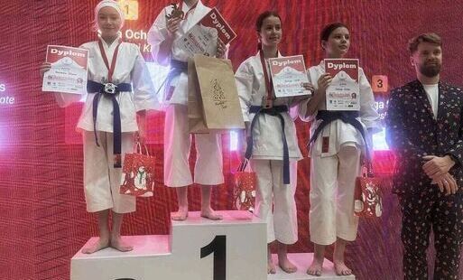 Zdjęcie do Zawodnicy z Rabki-Zdroju zdominowali og&oacute;lnopolski turniej karate w Nowym Sączu