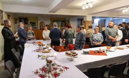 Zdjęcie do Opłatkowe spotkanie parafian przy kościele św. Brata Alberta