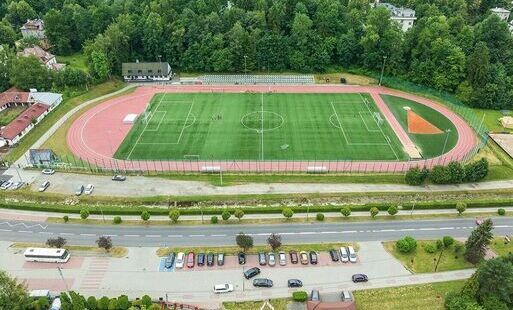 Zdjęcie do Stadion Miejski w Rabce-Zdroju nieczynny przed świętami. W Lany Poniedziałek turniej charytatywny
