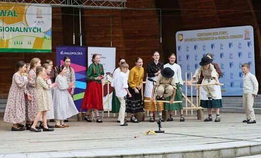Zdjęcie do 49. Karpacki Festiwal Dziecięcych Zespoł&oacute;w Regionalnych &ndash; święto tradycji, folkloru i dziecięcej radości