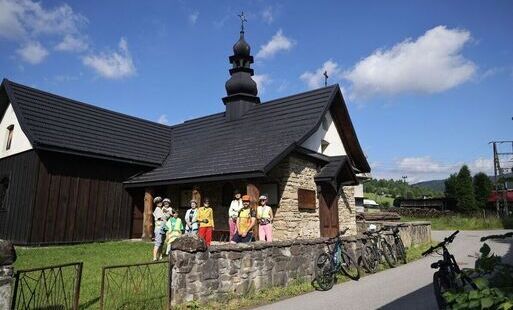 Zdjęcie do Deszcz zmienił trasę, ale nie odebrał przygody. Pierwszy &bdquo;Rowerowy Czwartek&rdquo; pełen historii i odkryć