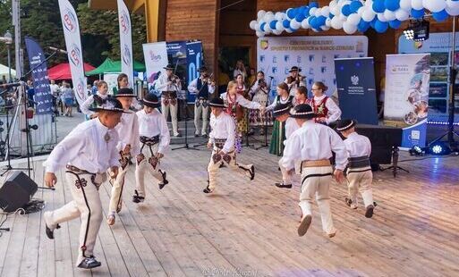 Zdjęcie do Beskidzkie Rytmy i Smaki po raz trzynasty w Rabce-Zdroju. Folklor, muzyka i regionalne smaki przyciągnęły mieszkańc&oacute;w i turyst&oacute;w