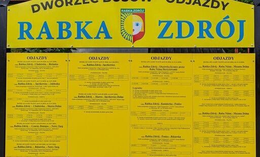 Zdjęcie do Nowe tablice z rozkładami jazdy bus&oacute;w w Rabce-Zdroju. Łatwiej sprawdzić odjazd i przyjazd
