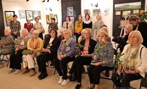 Zdjęcie do Dwadzieścia lat malarskiej pasji i przyjaźni. Finisaż jubileuszowej wystawy Rabczańskiego Uniwersytetu Trzeciego Wieku w Galerii &bdquo;Pod Aniołem&rdquo;