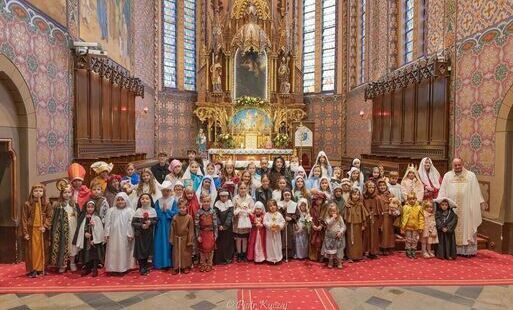 Zdjęcie do Z relikwiami i modlitwą przez Rabkę. III Rabczański Marsz Wszystkich Świętych i 103. rocznica poświęcenia kościoła św. Marii Magdaleny